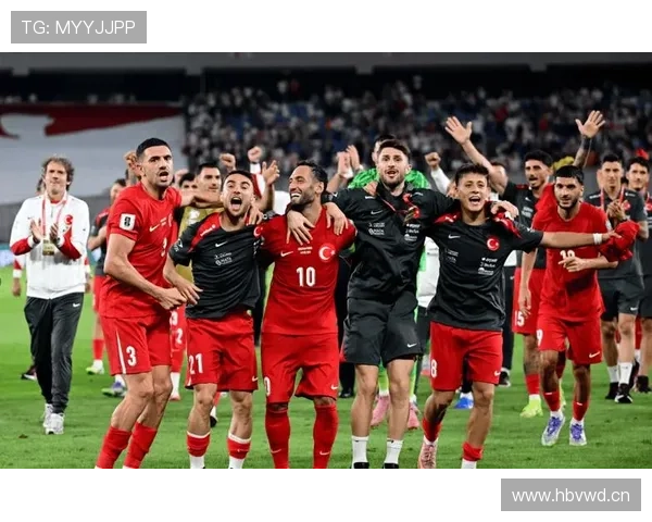 居莱尔 vs 恰尔汗奥卢:土耳其中场核心的战术角色与代际差异 居莱尔 vs 恰尔汗奥卢:土耳其中场核心的战术角色与代际差异