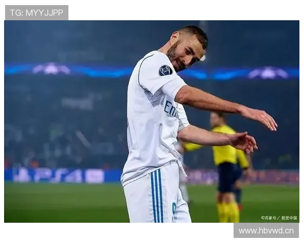 本泽马与伊布:全能前锋与支点核心的技术差异解析